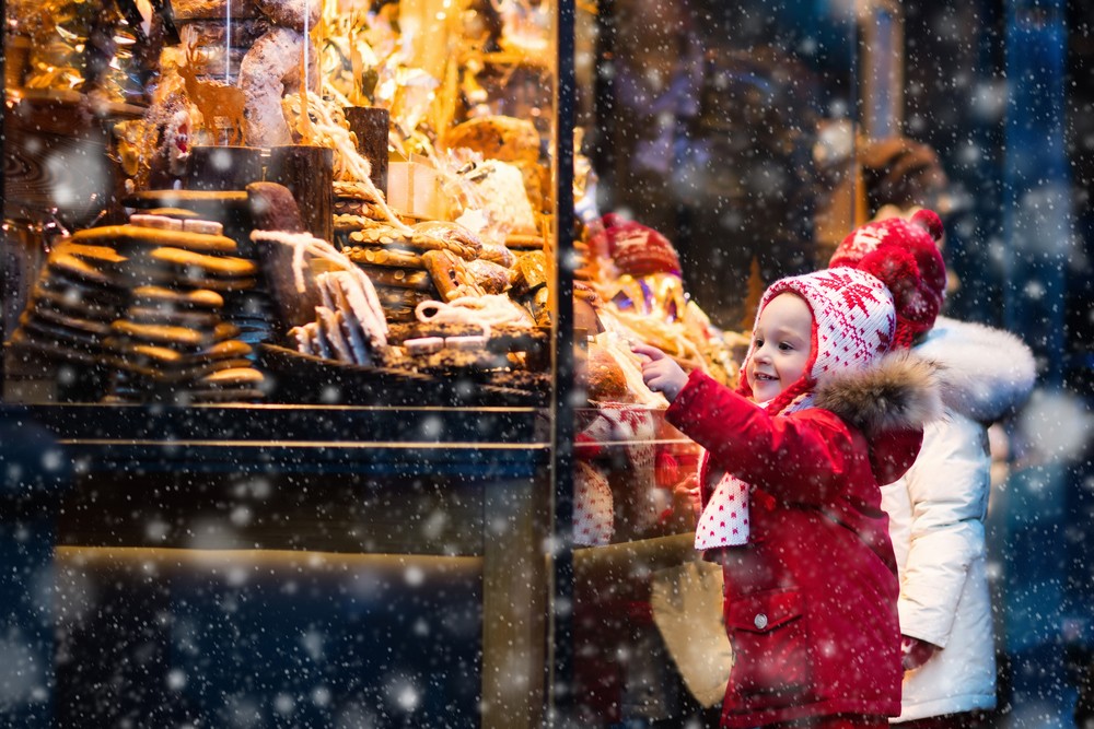 5 городов, куда можно свозить ребенка на Рождественские ярмарки не дороже 90 000 рублей на троих
