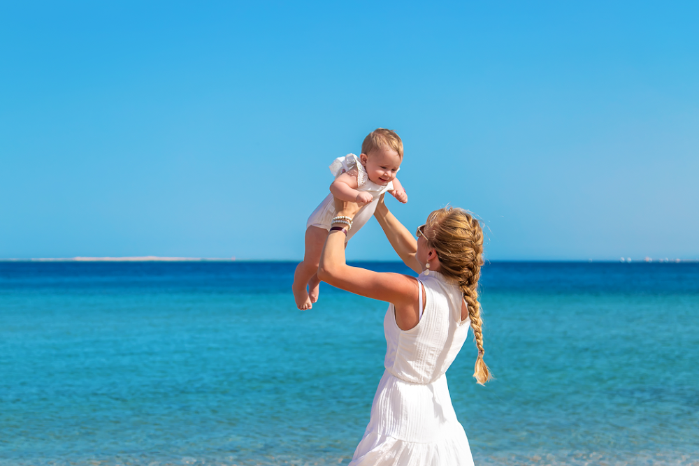 5 стран, куда поехать зимой с малышом до 2 лет, и сколько это стоит