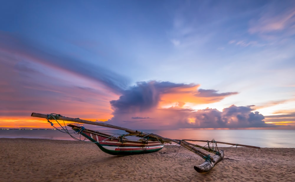 Чем заняться на пляжах Шри-Ланки: от серфинга до романтичного отдыха и гастротуризма