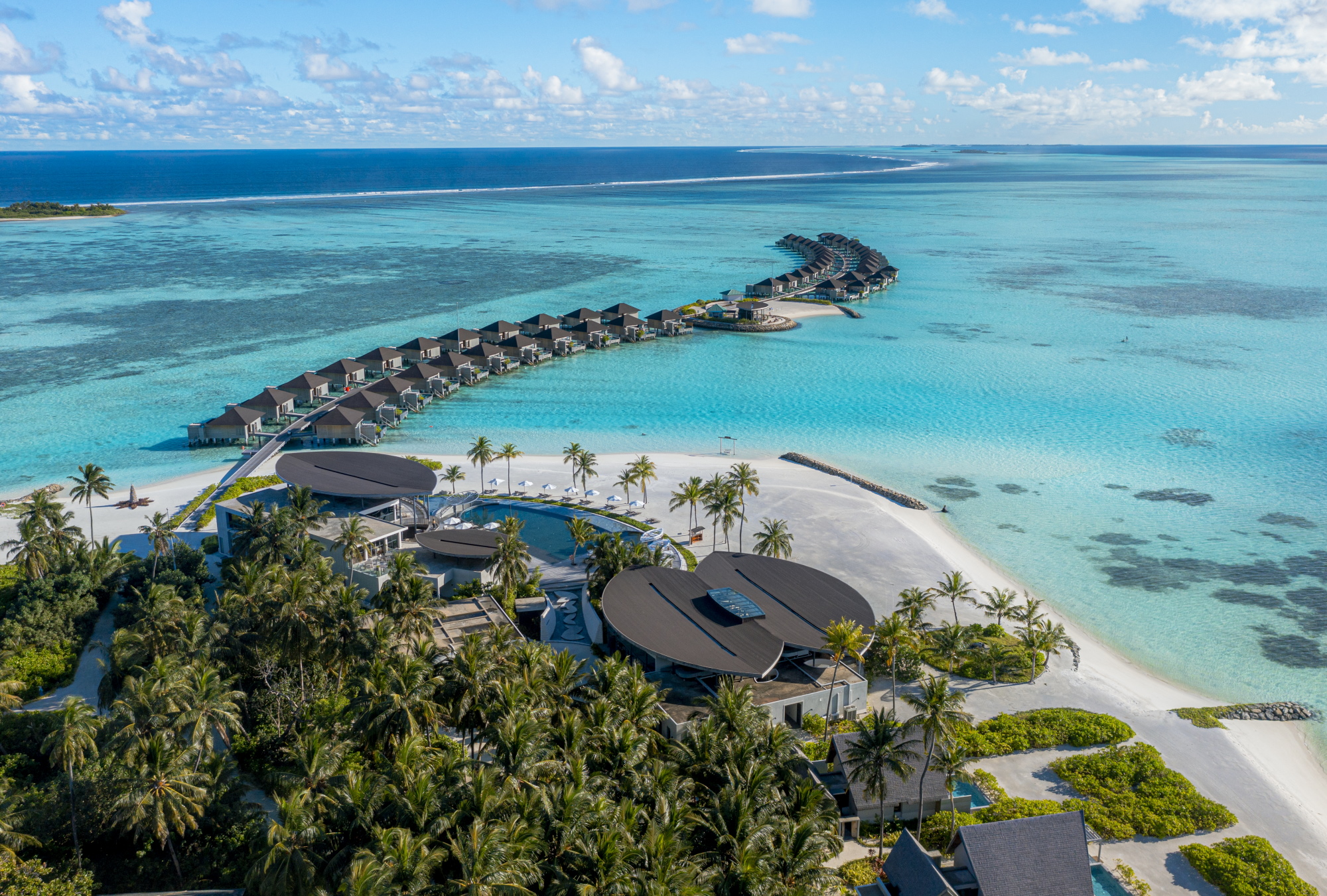 Кино под звездами и коктейли посреди океана: Madifushi Private Island в деталях