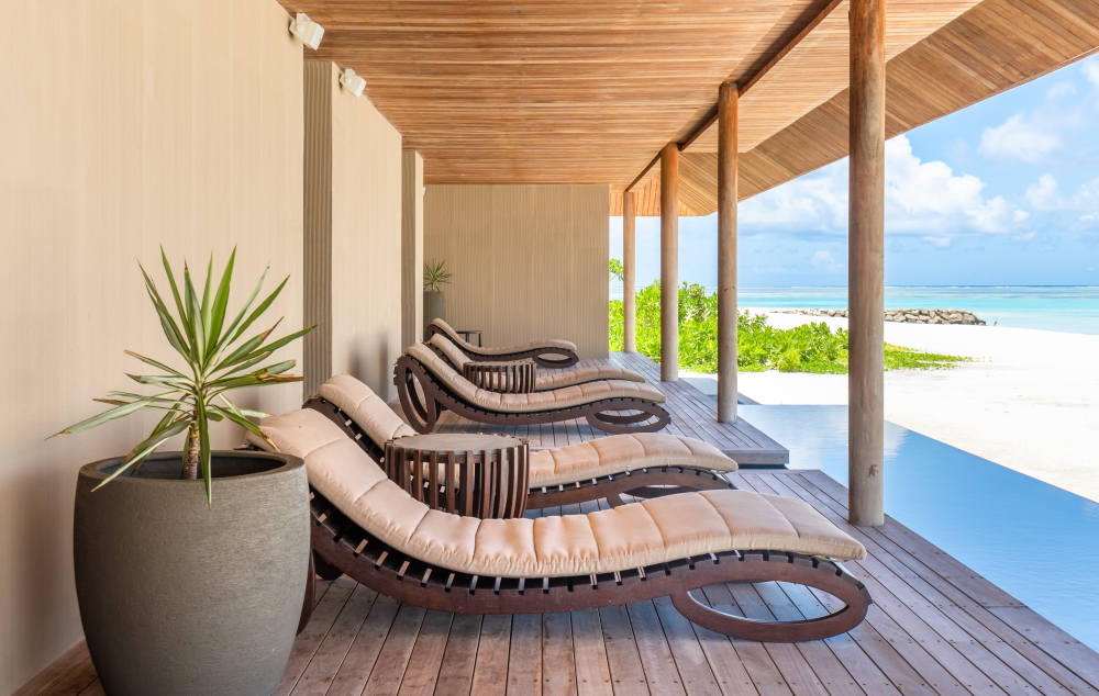 Кино под звездами и коктейли посреди океана: Madifushi Private Island в деталях